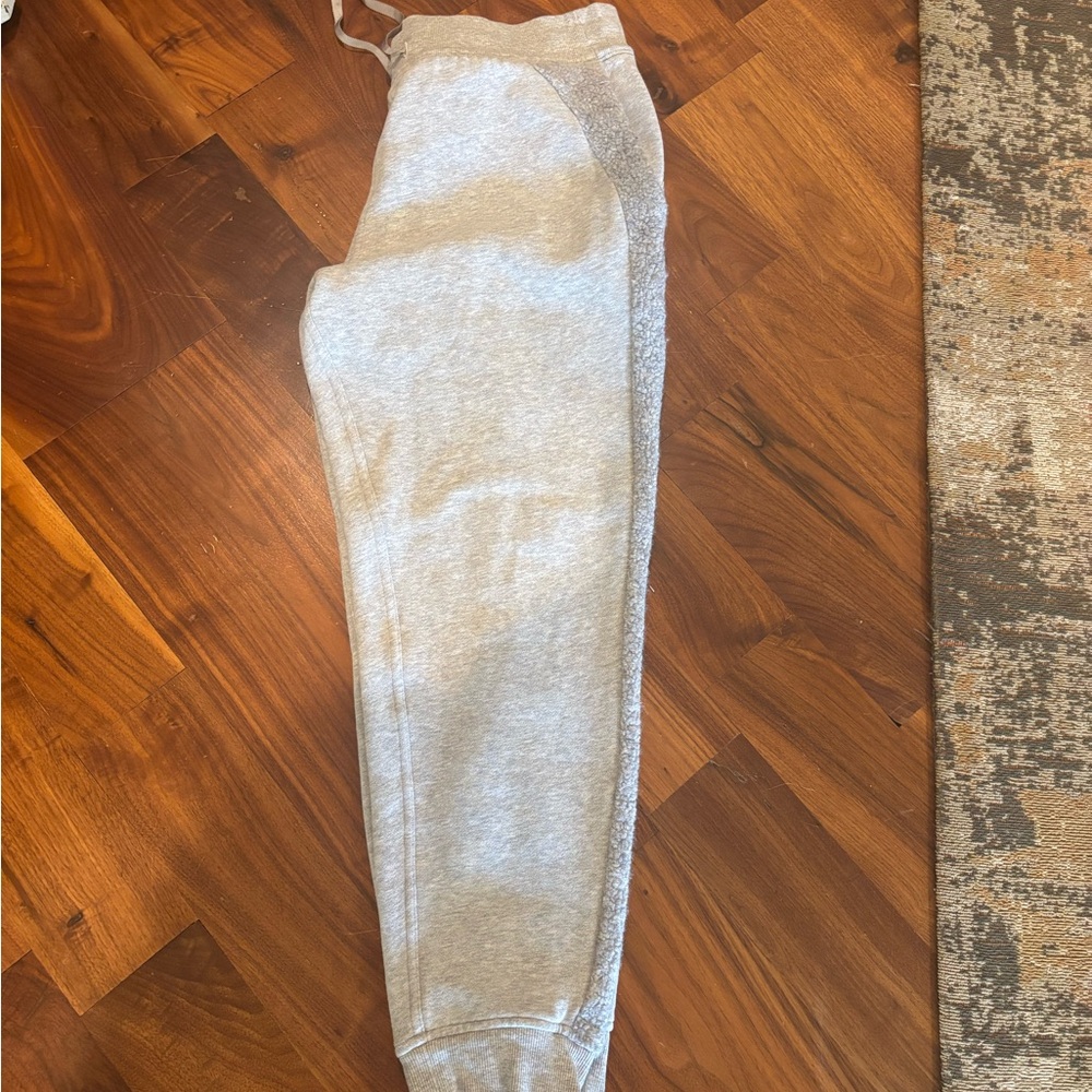 Lululemon Scuba Jogger with Sherpa Stripe- women’s size 12 - Picture 8 of 8